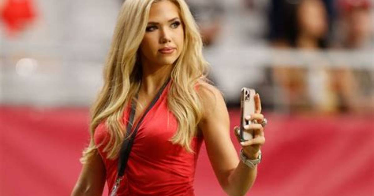 Chiefs Heiress Captivates Fans After Viral Bikini Pictures Scorch the Nfl World