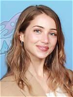Emily Rudd Relationship, Wikipedia, Wiki, Nami Costume, Measurements, Relationship