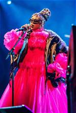 Exploring the Iconic Lauryn Hill Skirt: a Fashion Statement Beyond Music