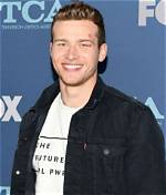 Oliver Stark Biography, Height, Age, Girlfriend, Wife, Is He Gay? ·