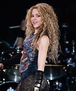 Shakira's Dark Hair: Iconic Style and Transformation
