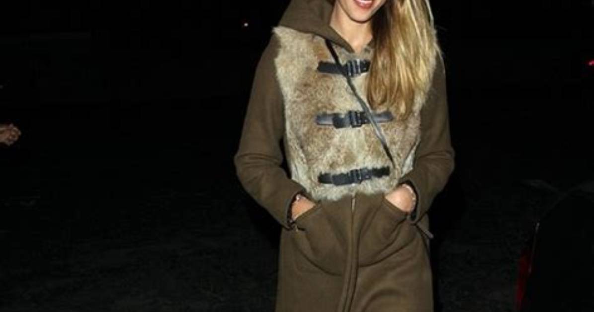 The Ultimate Guide to Jessica Alba's Style