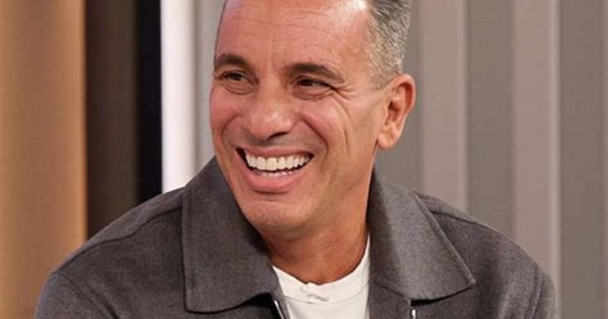 The Unique Dynamics of Sebastian Maniscalco's Siblings