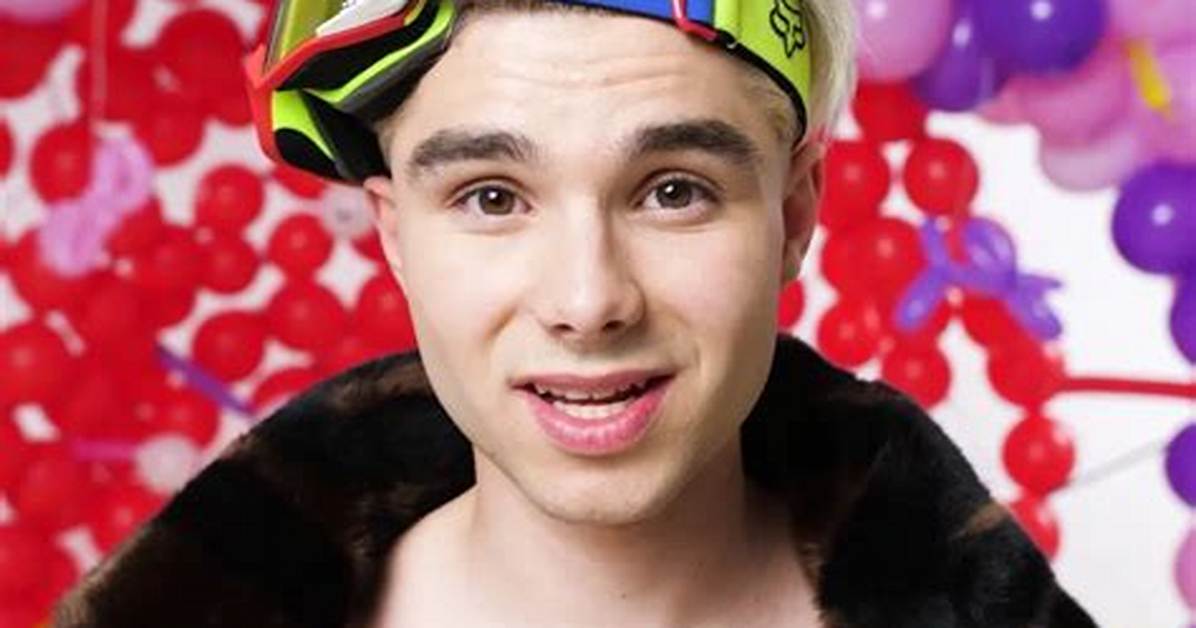 Tiktok, Age, Height, Brothers, Dating, Net Worth! ·