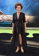 Unveiling the Height of Annie Potts: a Closer Look