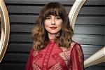 Unveiling the Magic of Linda Cardellini: a Journey Through Her Life and Career